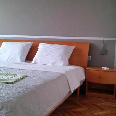 Dima Apartment เวลีคอเทอร์โนโว ภายนอก รูปภาพ